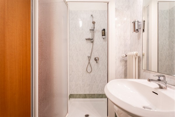 Hotel Angelini a pochi passi dal lago di Garda, accoglienza e comfort per il tuo soggiorno