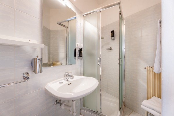 Hotel Angelini a pochi passi dal lago di Garda, accoglienza e comfort per il tuo soggiorno